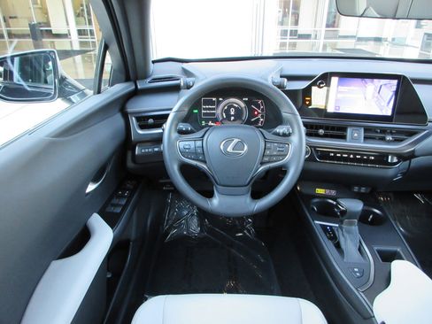 Used 2024 Lexus UX 250h FWD image 32