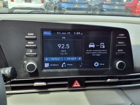 Used 2022 Hyundai Elantra SE FWD image 8