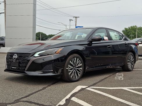 New 2026 Nissan Altima 2.5 SV FWD image 2