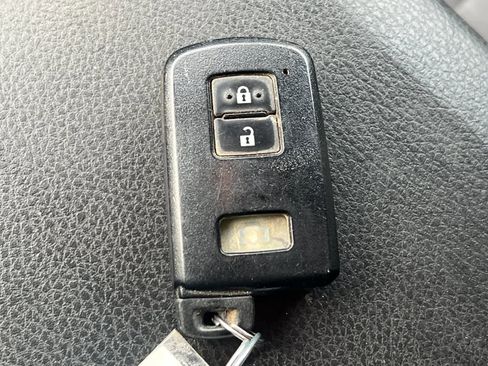 Used 2022 Toyota Tacoma TRD Off-Road image 26