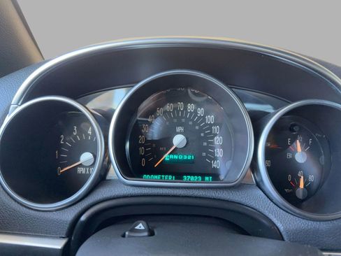 Used 2004 Chevrolet SSR w/ Preferred Equipment Group RWD image 27
