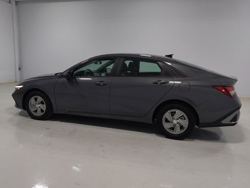 Used 2025 Hyundai Elantra SE FWD image 3