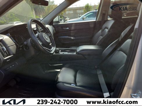 Used 2023 Nissan Pathfinder SL w/ SL Premium Package image 5