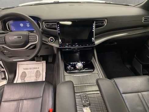 Used 2023 Jeep Wagoneer Series II w/ Premium Group I image 10