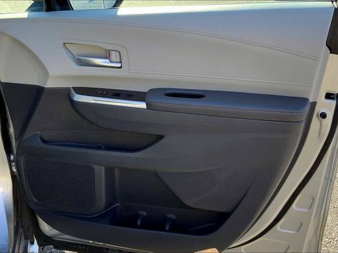 Used 2024 Toyota Sienna XLE image 22