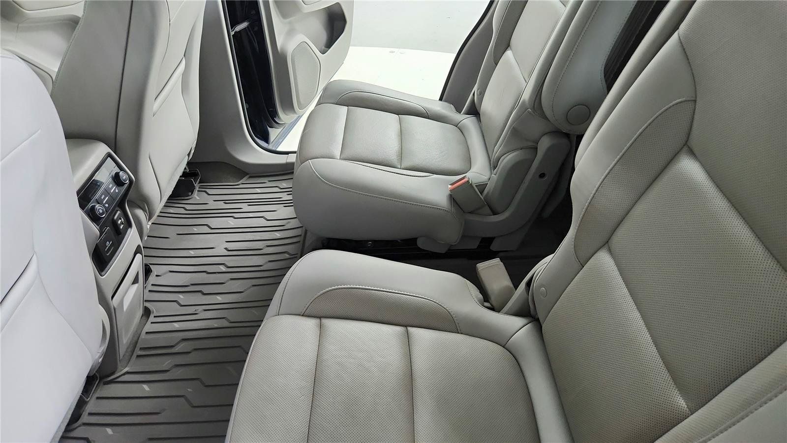 Used 2019 GMC Acadia SLT AWD/4WD image 25