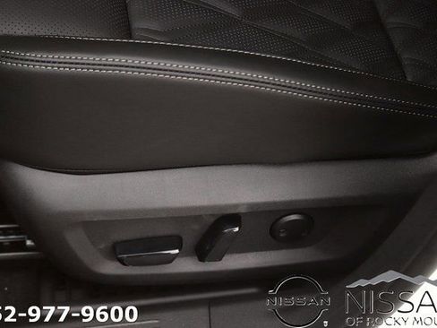 New 2026 Nissan Rogue Platinum w/ Platinum Premium Package AWD/4WD image 16