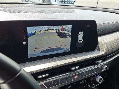 Used 2024 Kia Telluride EX w/ EX Captain's Chair Package FWD image 17