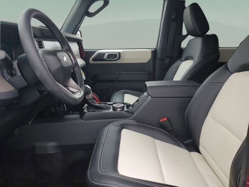 New 2026 Ford Bronco Outer Banks w/ Sasquatch Package image 11