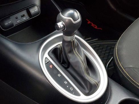 Used 2015 Kia Soul + image 17