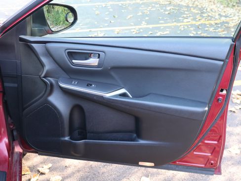 Used 2015 Toyota Camry LE FWD image 33