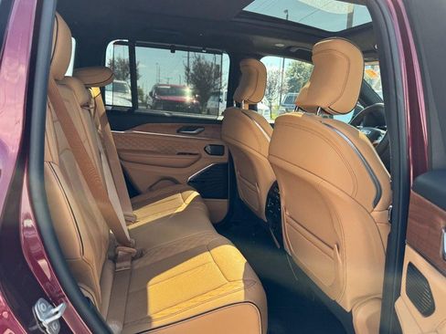 Used 2024 Jeep Grand Cherokee Summit AWD/4WD image 13