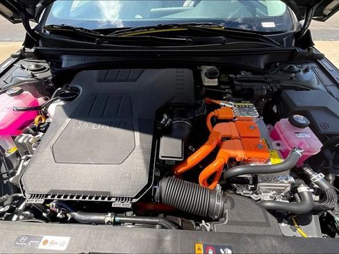 New 2025 Hyundai Elantra Limited image 11