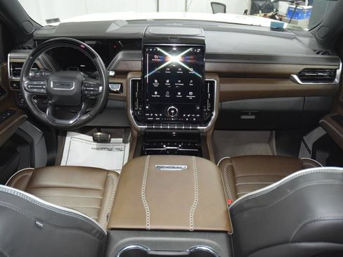 Used 2025 GMC Yukon XL Denali Ultimate w/ LPO, Floor Liner Package AWD/4WD image 33