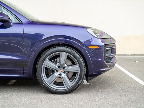 New 2025 Porsche Cayenne GTS image 9