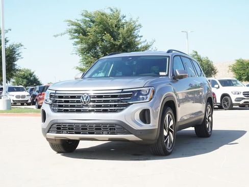 Used 2026 Volkswagen Atlas SE FWD image 3