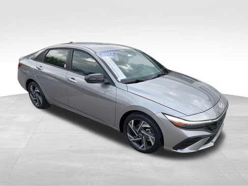 Used 2025 Hyundai Elantra Sport FWD image 2