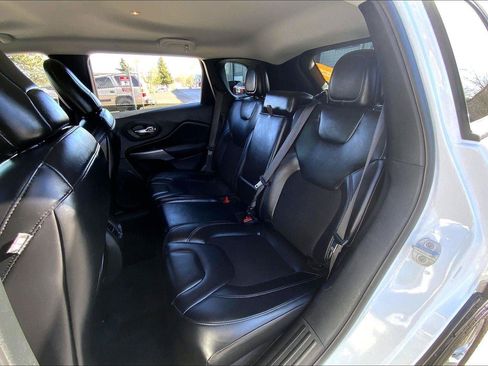 Certified 2021 Jeep Cherokee Latitude Plus AWD/4WD image 26