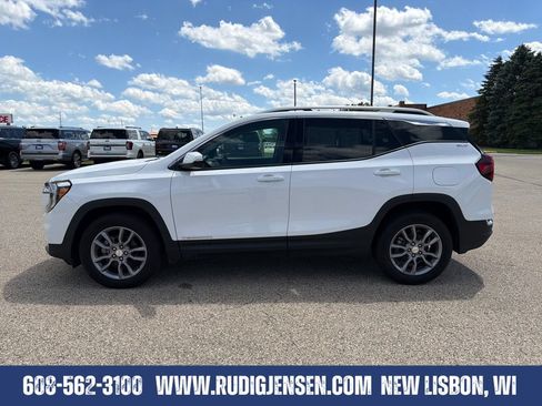 Used 2024 GMC Terrain SLT AWD/4WD image 2