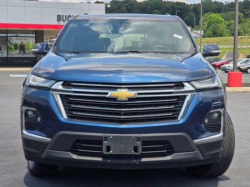Used 2023 Chevrolet Traverse LT w/ LT Premium Package FWD image 3