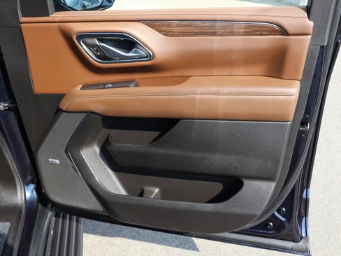 Used 2024 Chevrolet Tahoe High Country w/ Premium Package image 40