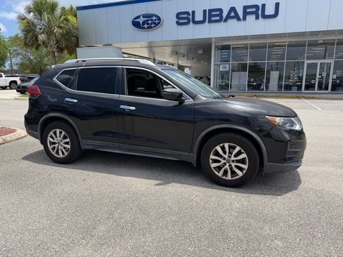 Used 2019 Nissan Rogue SV FWD image 1