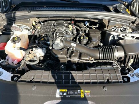 Used 2024 Jeep Grand Cherokee L Limited w/ Luxury Tech Group II image 10