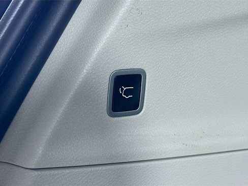 Used 2024 Chrysler Pacifica Touring-L image 29