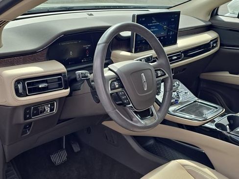 Used 2023 Lincoln Nautilus Reserve AWD/4WD image 8