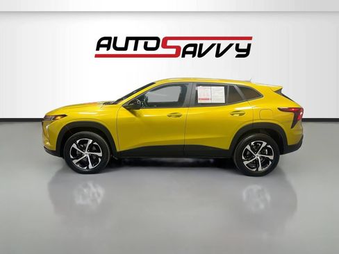 Used 2024 Chevrolet Trax RS w/ Driver Confidence Package FWD image 4