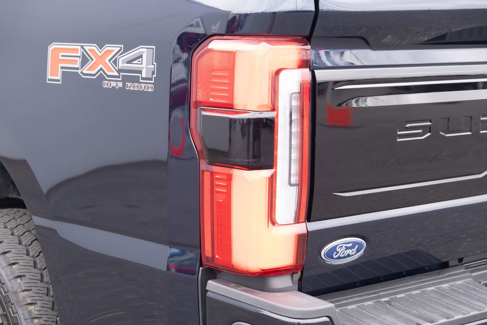 Used 2025 Ford F350 Platinum w/ FX4 Off-Road Package AWD/4WD image 27