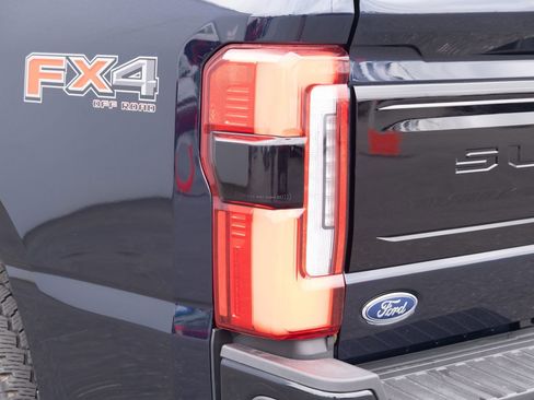 Used 2025 Ford F350 Platinum w/ FX4 Off-Road Package AWD/4WD image 27