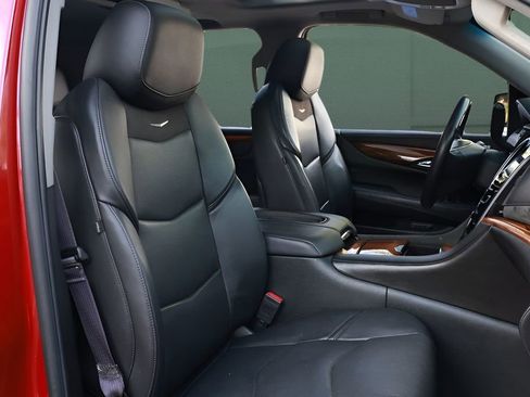 Used 2015 Cadillac Escalade Luxury AWD/4WD image 27