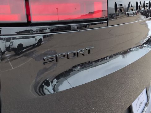 New 2026 Land Rover Range Rover Sport SE image 12
