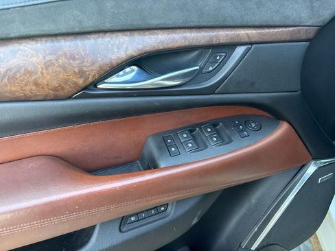 Used 2015 Cadillac Escalade Premium AWD/4WD image 10