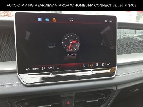 Used 2025 Volkswagen Tiguan SE AWD/4WD image 16