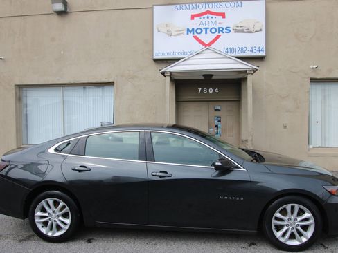 Used 2018 Chevrolet Malibu LT FWD image 4