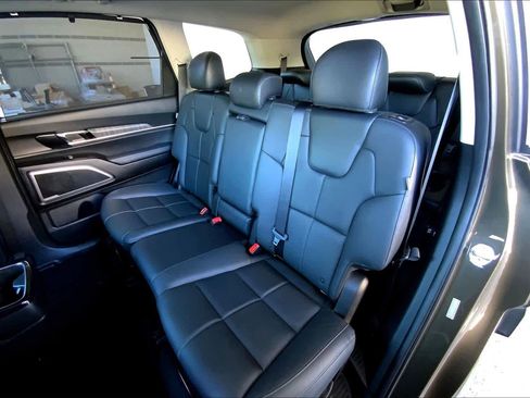 Used 2023 Kia Telluride EX image 39