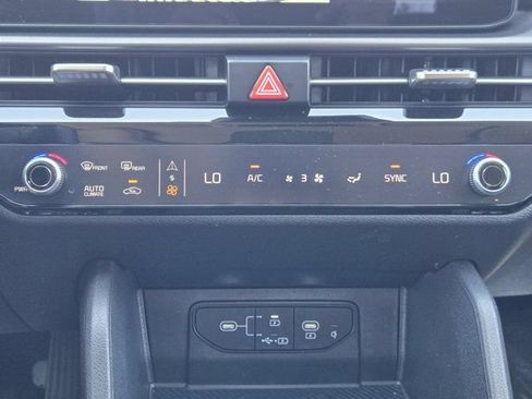 Certified 2026 Kia Sportage EX w/ EX Panorama Roof Package FWD image 18