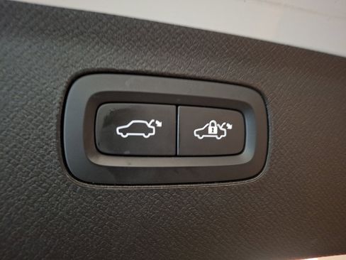 Certified 2023 Volvo XC90 B6 Ultimate w/ Protection Package Premier image 28