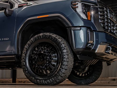 Used 2025 GMC Sierra 3500 Denali w/ Denali Reserve Package AWD/4WD image 15