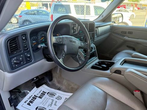 Used 2005 GMC Yukon SLT w/ SLT Preferred Equipment Group image 16