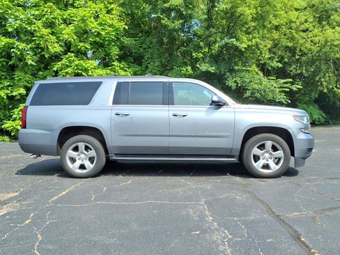Used 2020 Chevrolet Suburban LT AWD/4WD image 8