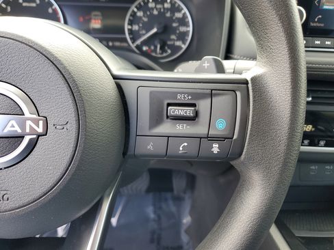 Certified 2024 Nissan Rogue SV FWD image 23