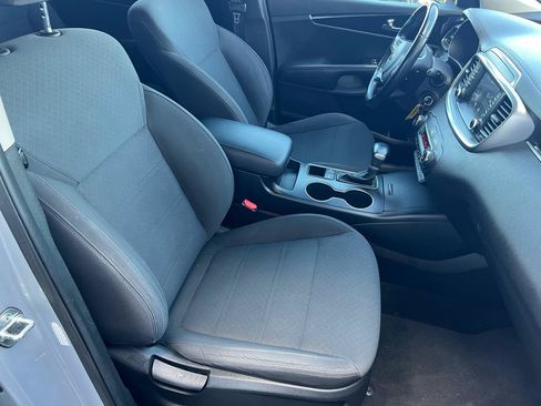 Used 2019 Kia Sorento S FWD image 20