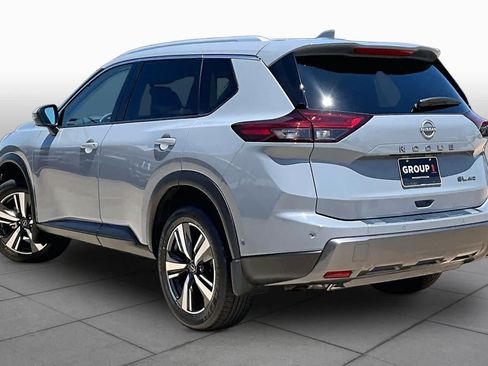 Used 2025 Nissan Rogue SL AWD/4WD image 12