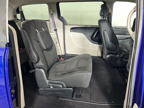 Used 2018 Dodge Grand Caravan SE w/ UConnect Hands-Free Group FWD image 24
