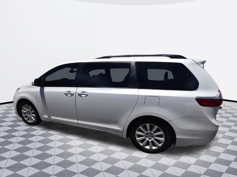 Used 2012 Toyota Sienna Limited w/ Premium Pkg FWD image 4