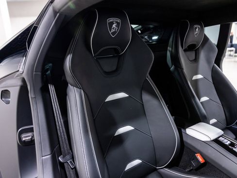 Used 2022 Lamborghini Huracan EVO RWD image 29