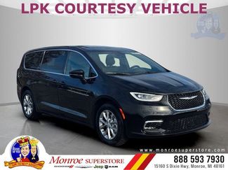 New 2026 Chrysler Pacifica Limited FWD video 1